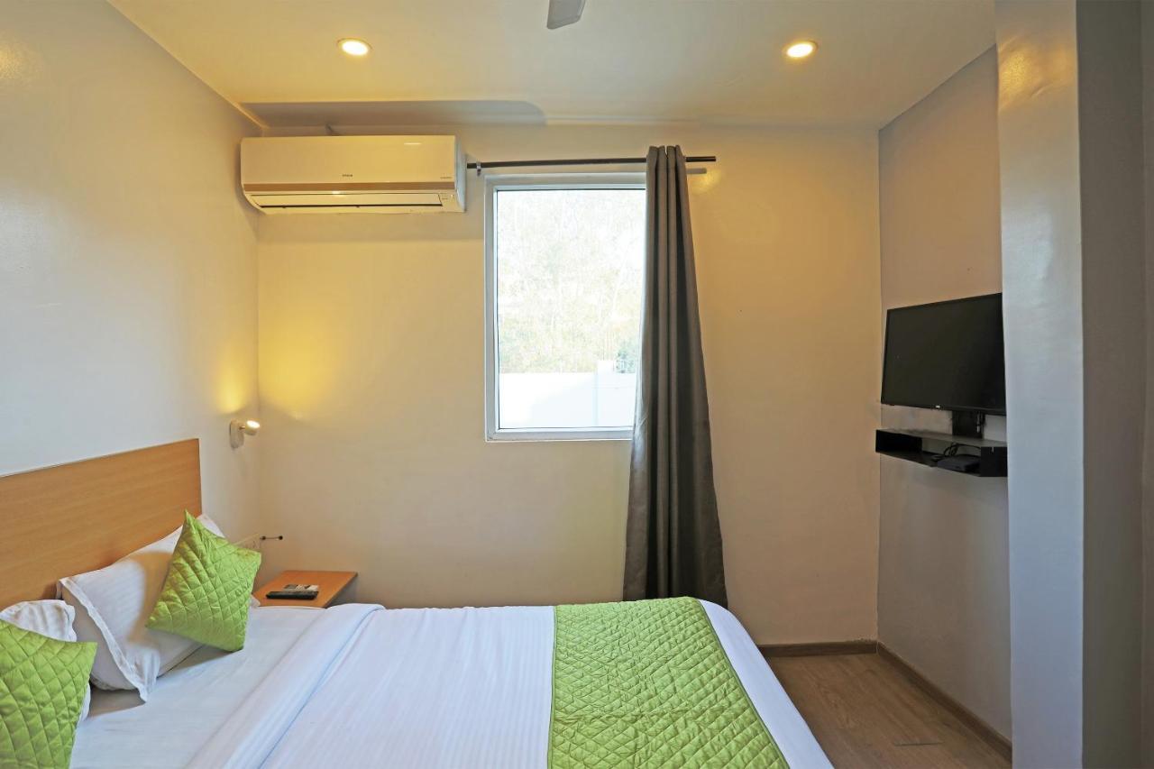Hotel Yellow Chilli Britannia Chowk- Couple Friendly Local Id Accepted Új-Delhi Kültér fotó
