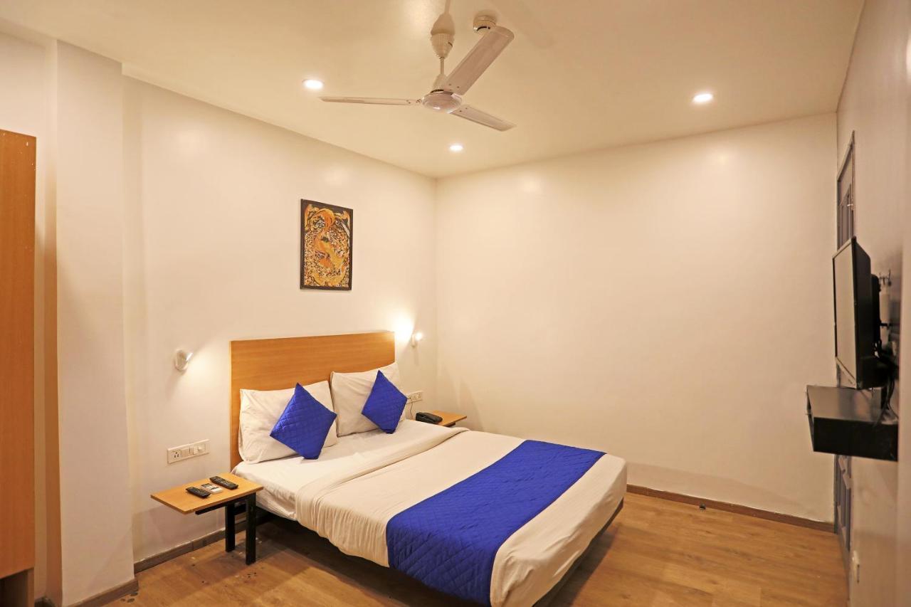 Hotel Yellow Chilli Britannia Chowk- Couple Friendly Local Id Accepted Új-Delhi Kültér fotó