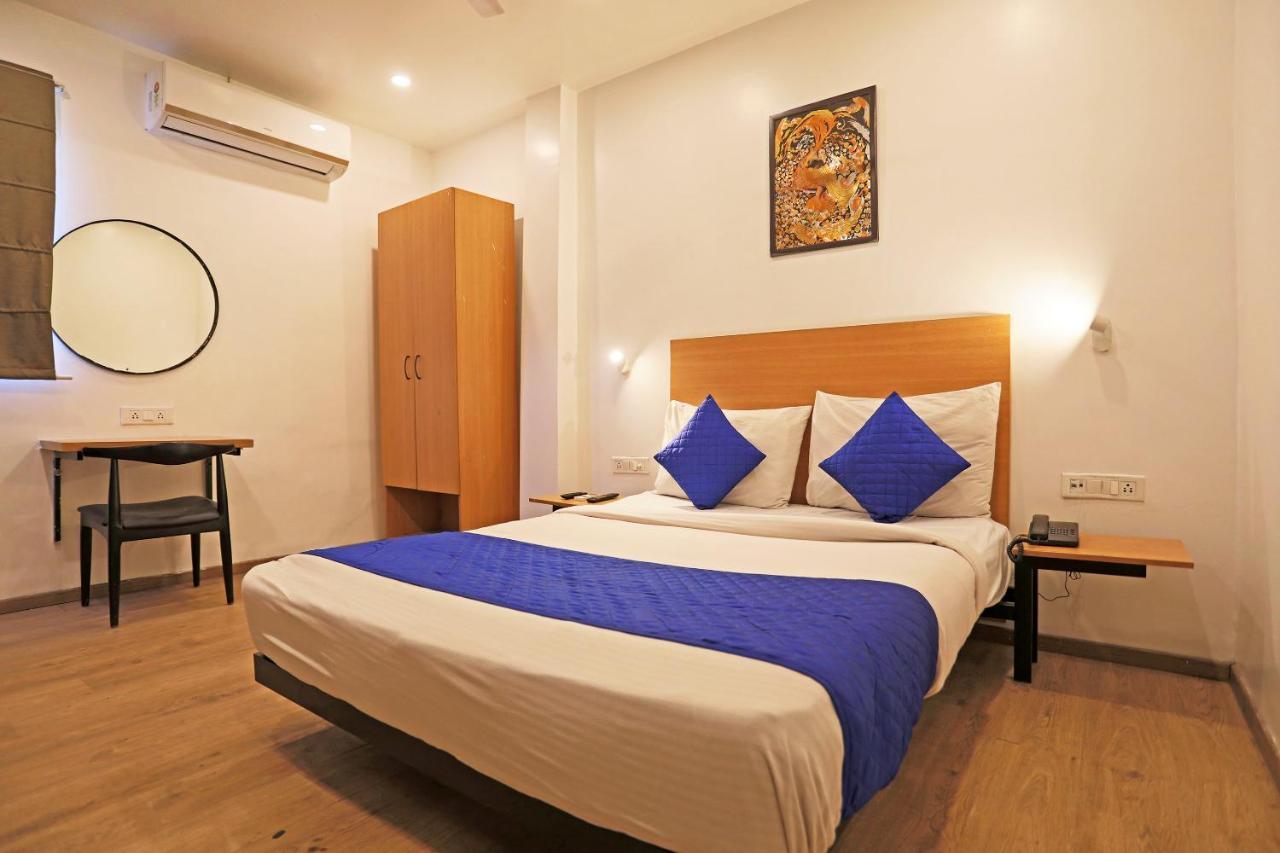 Hotel Yellow Chilli Britannia Chowk- Couple Friendly Local Id Accepted Új-Delhi Kültér fotó